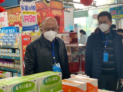 株洲市醫(yī)保局督查協(xié)議連鎖藥店 協(xié)力筑牢疫情防線 規(guī)范消毒劑銷售管理